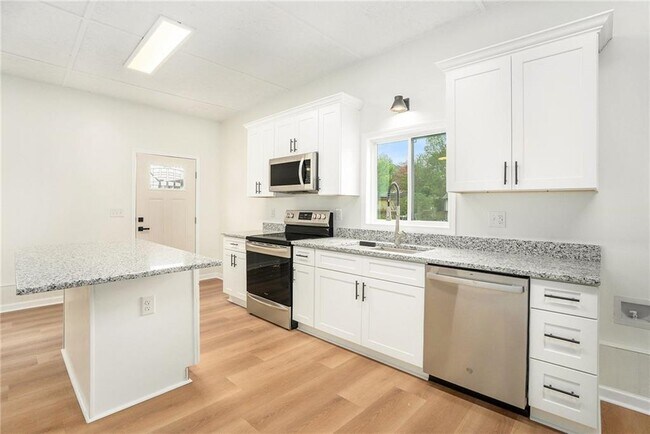 Building Photo - 218 Trickum Hills Ln