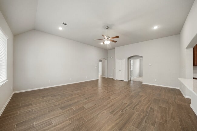 Building Photo - 6010 Kolle Dr