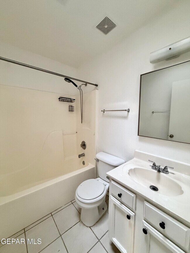 Building Photo - 1808 Loanda Ln