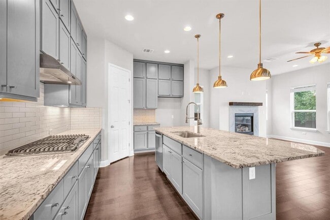 Building Photo - 6716 Vitruvius Dr