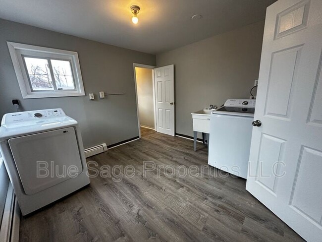 Building Photo - 3418 W 3rd St