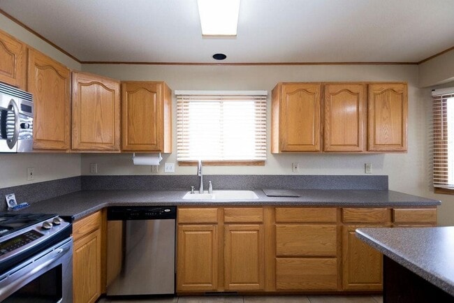 Building Photo - Home backing to foothills