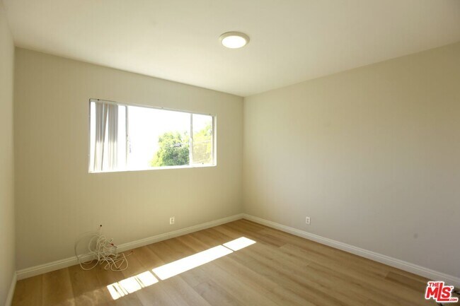 Building Photo - 1323 Ridgeley Dr