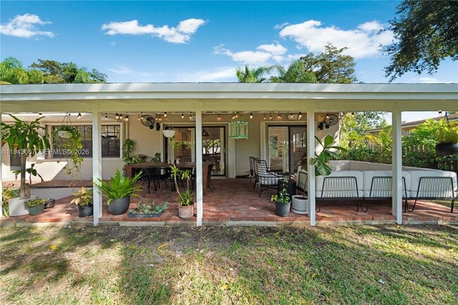 Building Photo - 16102 SW 98th Ave