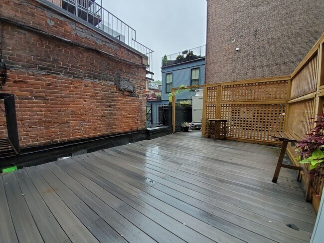 Building Photo - Nice 3 bed in South End