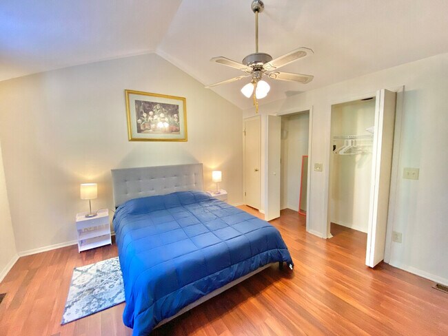 Building Photo - 1375 Rydalmount Rd