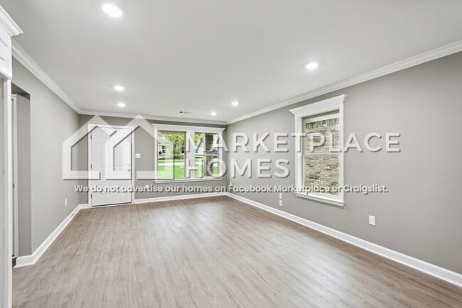 Building Photo - 814 W 21st St