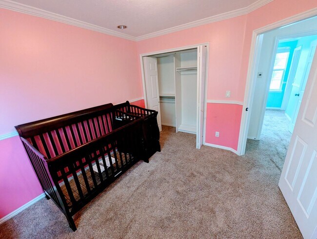 Building Photo - 749 Country Club Dr