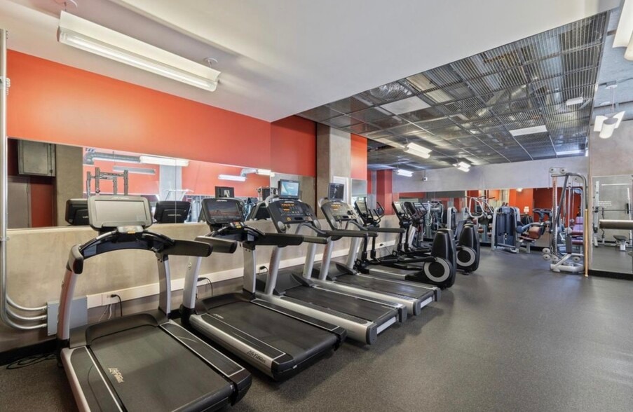 Building Photo - 321 10th Ave