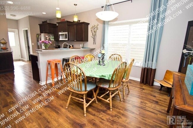 Building Photo - 1655 SW Arlan Dr