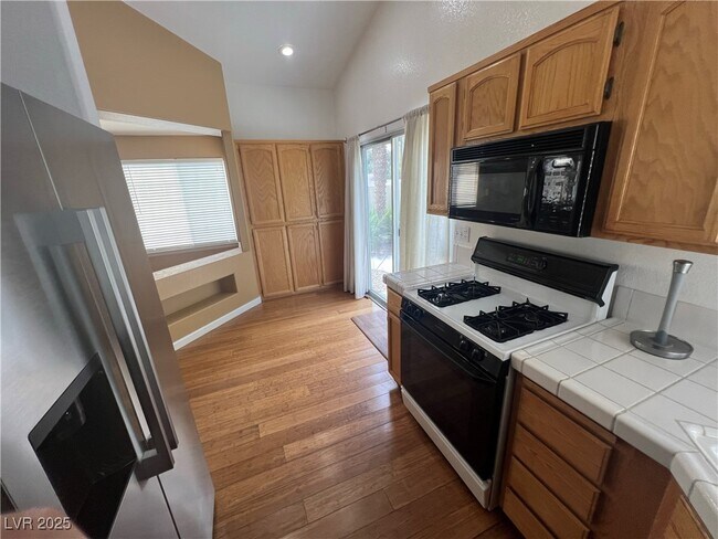 Building Photo - 9353 Buckhaven Dr