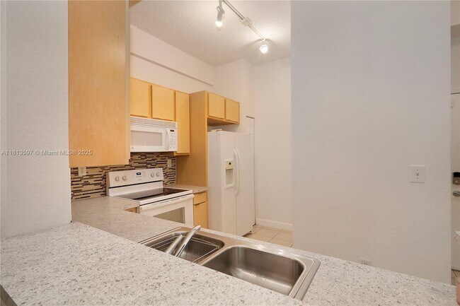 Building Photo - 6001 SW 70th St