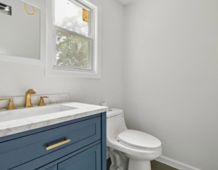 Building Photo - 76 Mitchell St