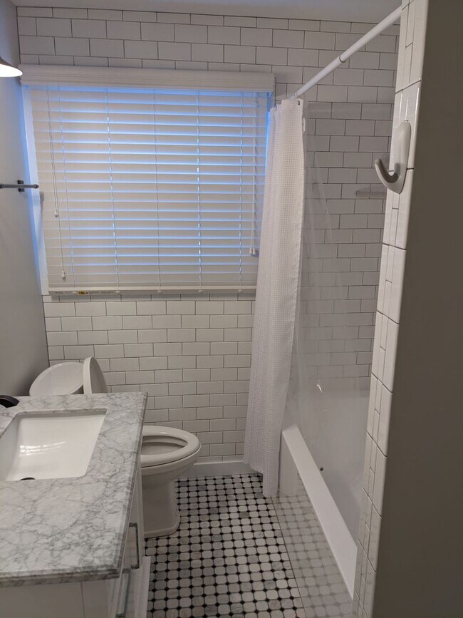 Building Photo - Fully Updated 3 Bedroom - 1 bathroom home - $2,900