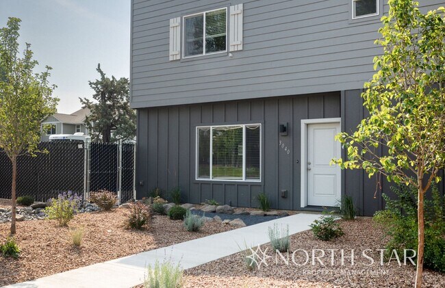 Building Photo - New, Bright & Spacious 3 bed/2.5 bath w/ Garage