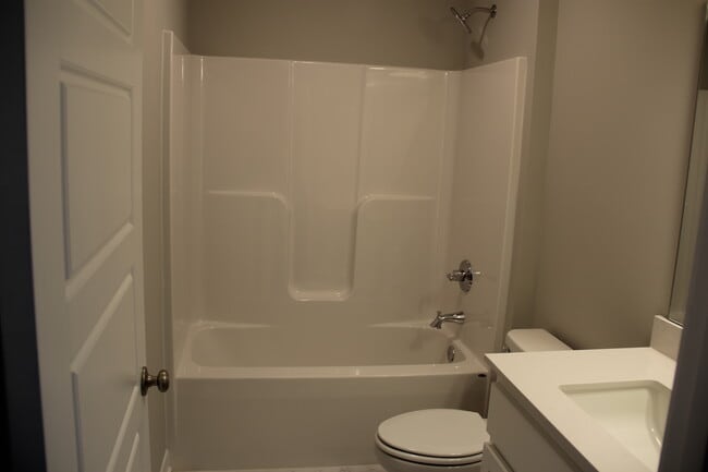 Building Photo - PKR Investments LLC(3715SWClaytonDR)