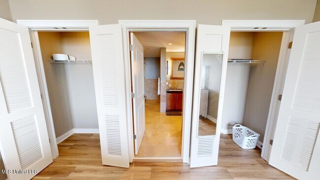 Building Photo - 2060 Beach Blvd