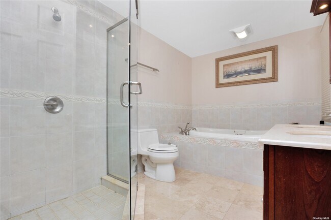 Building Photo - 90 E 7th St