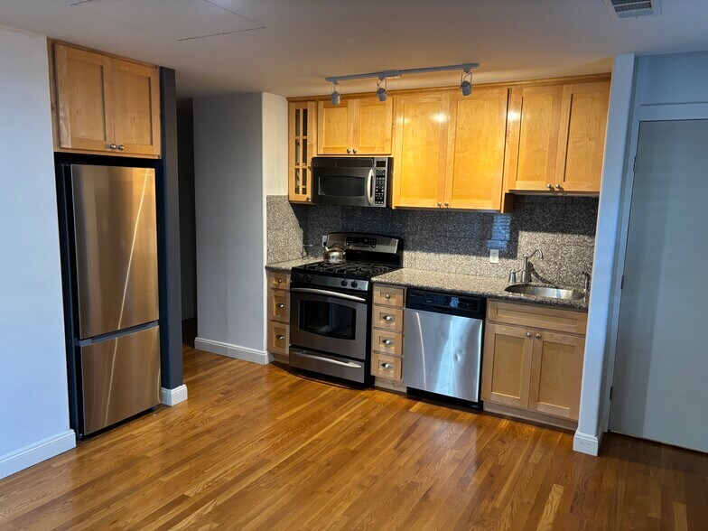 Building Photo - 66 Merced Ave