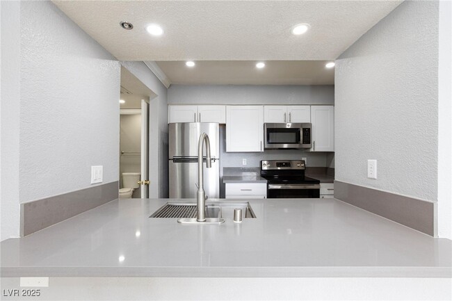 Building Photo - 8101 W Flamingo Rd