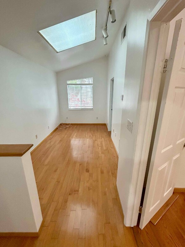 Building Photo - 1180 Sierra Vista Way