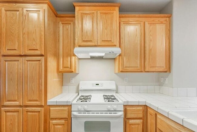 Building Photo - Charming 3-Bedroom, 2.5-Bath, 1,453 Sq. Ft...