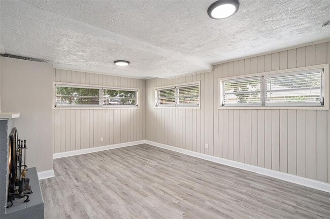 Building Photo - 3002 W Marlin Ave
