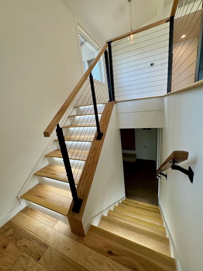 Building Photo - Stunning completely remodeled waterfront P...