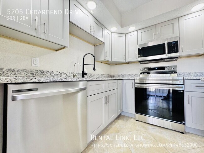 Building Photo - 5205 Cedarbend Dr