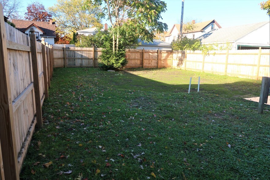 Building Photo - 238 Miller St