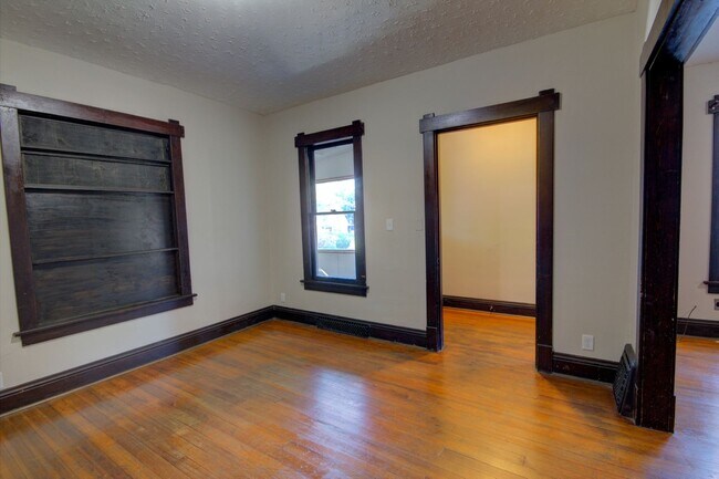 Building Photo - SL AAC907