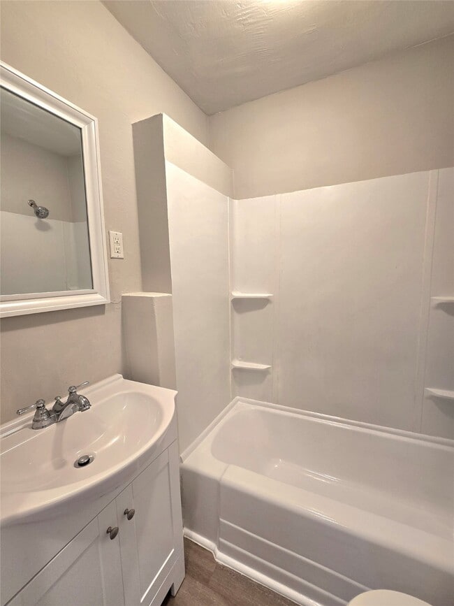 Building Photo - 2816 St Emanuel St