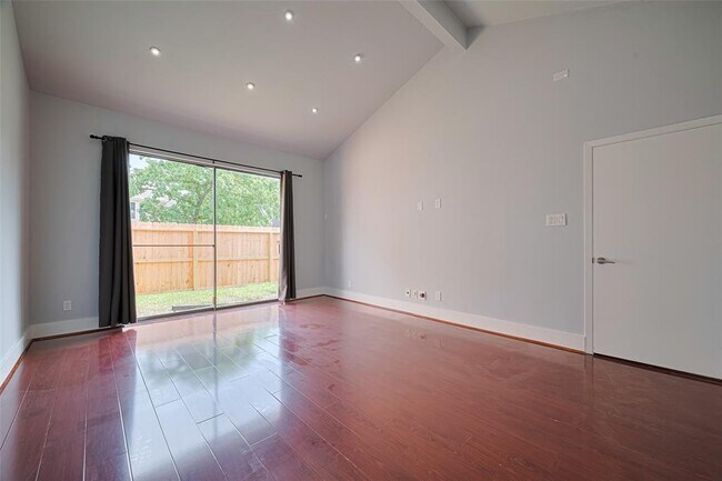 Building Photo - 1014 Fleetwood Pl Dr