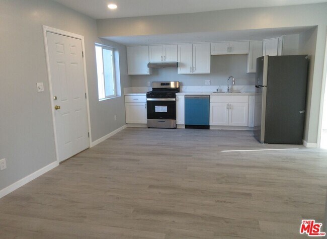 Primary Photo - 1246 W 144th St
