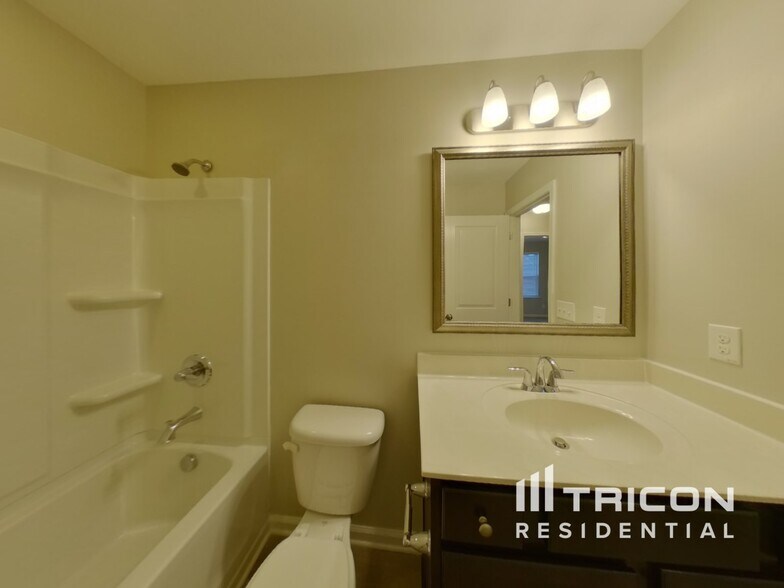 Building Photo - 112 Wainscot Oak Ln