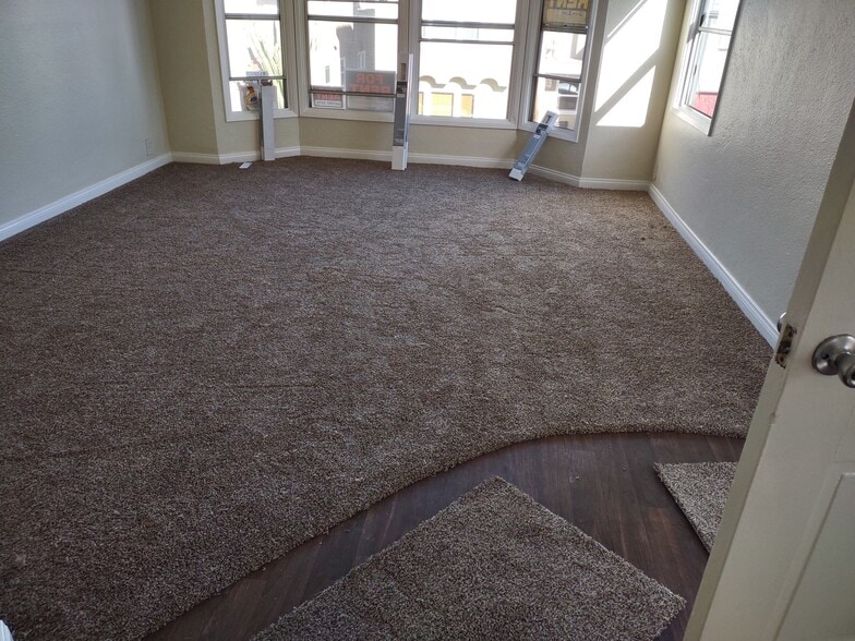 Large Living RM with Bay Windows & New Carpet - 153 Ximeno Ave