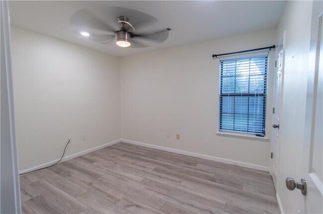 Building Photo - 1703 Watson Ave