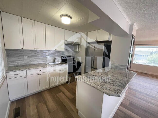 Building Photo - East Bremerton Rambler - 3 Bed 1 Bath with Garage and Carport Parking