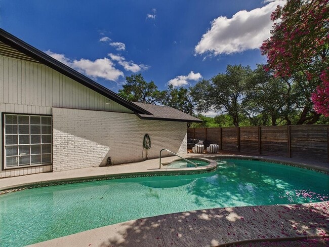 Building Photo - 6108 Shadow Valley Dr