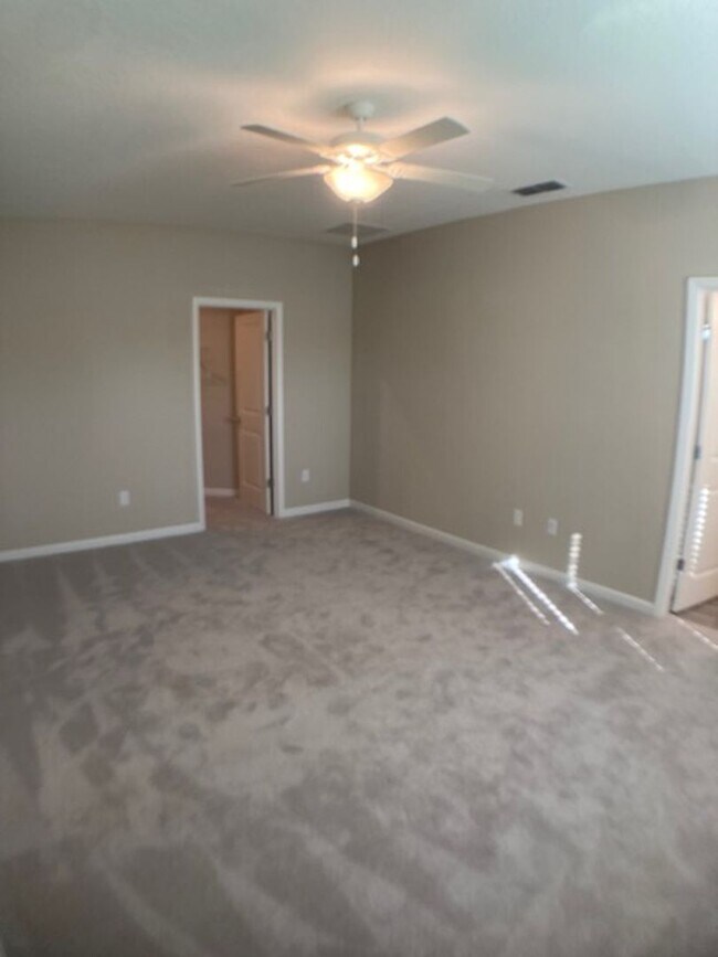 Building Photo - Comfortable 3 Bedroom Home With Great Outd...
