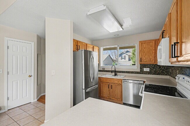 Building Photo - 12584 S Beaver Creek Way