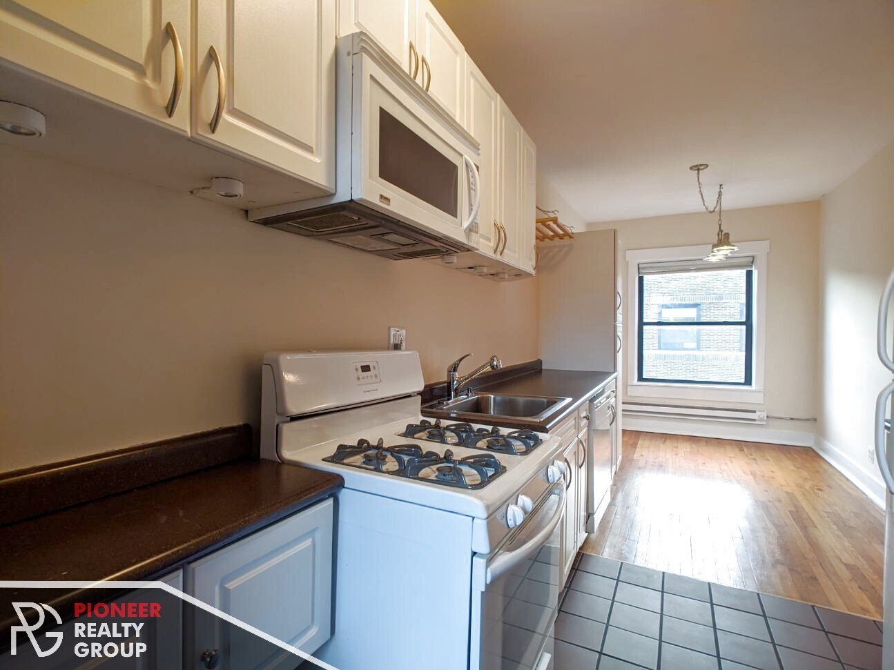 Building Photo - 736 W Addison St