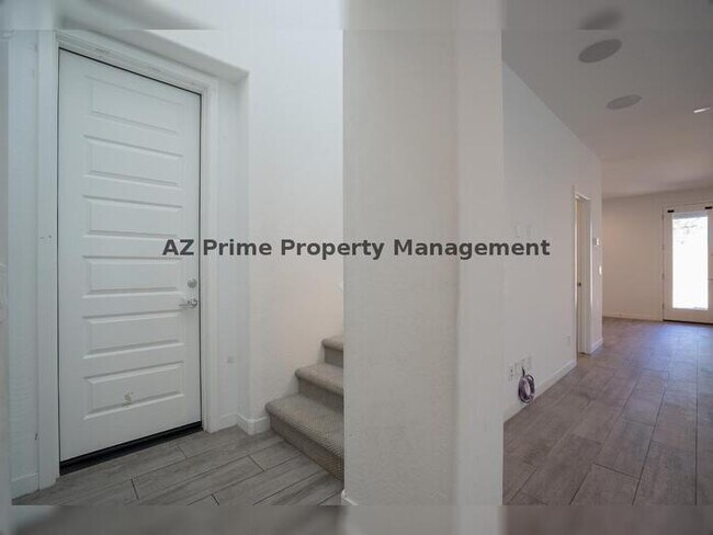 Building Photo - 3719 S 63rd Dr