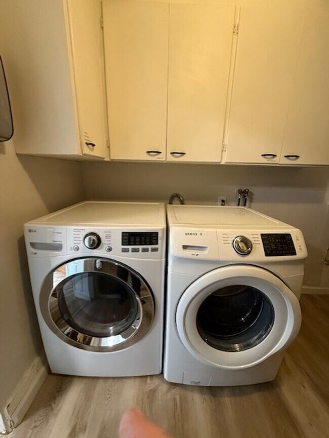 Building Photo - Alfi 23801 Duplex - Mountlake Terrace