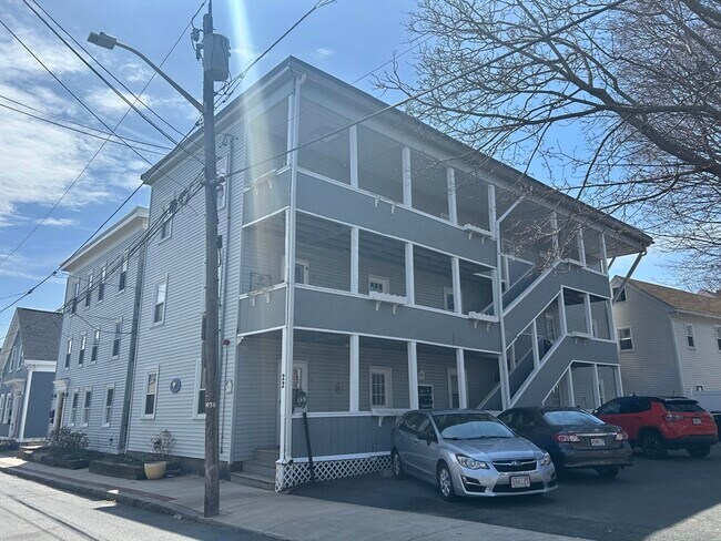 Building Photo - 22 Carlton St