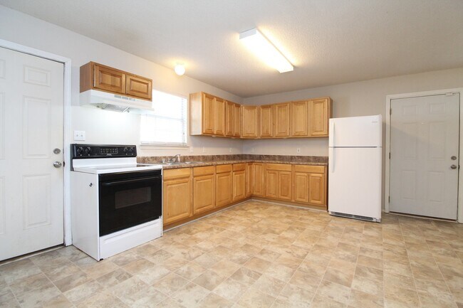 Building Photo - Updated 3BR/1BA Patio Home in Northeast Pe...