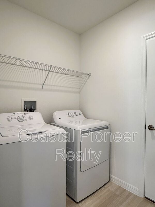 Building Photo - 17614 Pleasantview Blvd