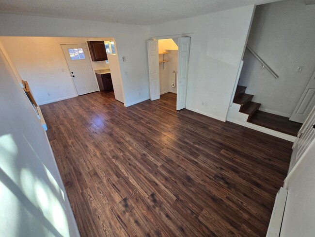 Building Photo - 2 Bed, 1 Bath Townhouse next to NAU!! Stud...