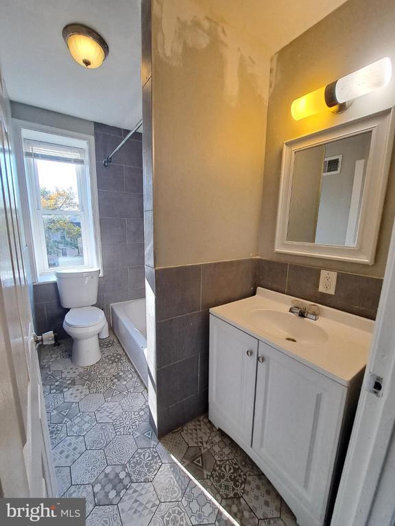 Building Photo - 1100 Green St