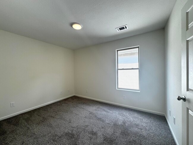 Building Photo - 409 Ella Rae Ln